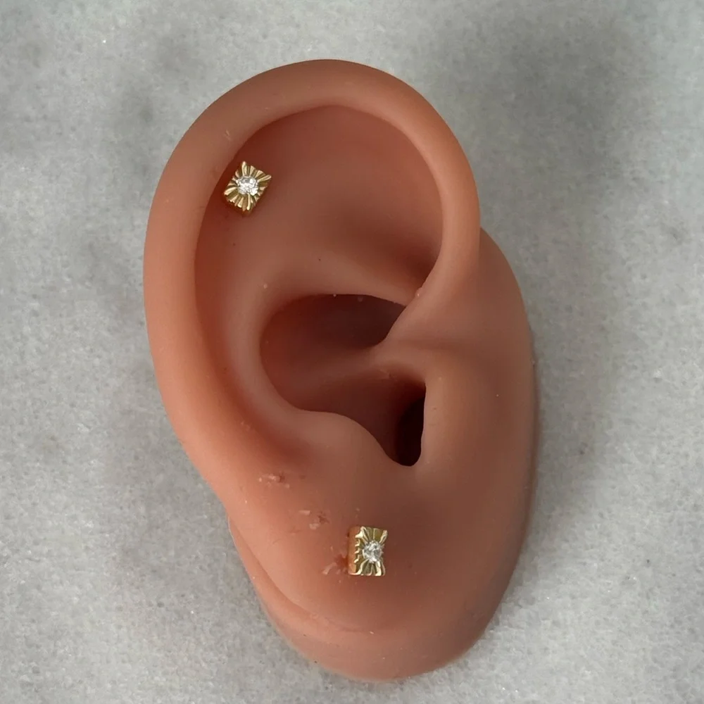 Gold Square Pendant Crystal Star Burst Gold Earrings 

Brand New - Picture 2 of 4